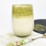 Cargar imagen en el visor de la galería, Vaso de Matcha Latte Bio preparado
